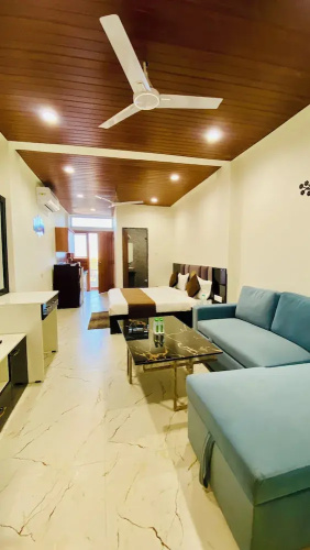 Stay 10 Parallel Apartment Hotel