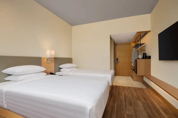 Standard Twin room with city view
