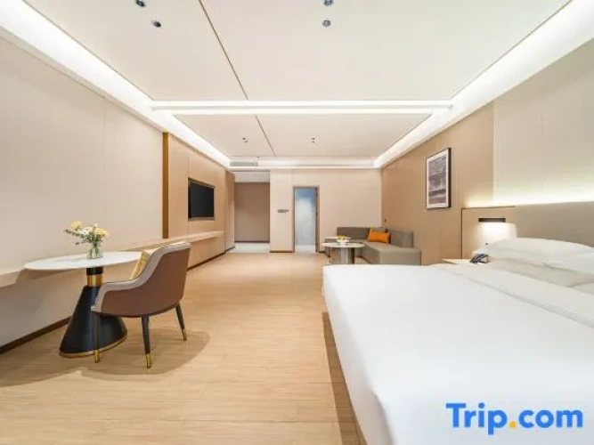 Deluxe Double room with city view