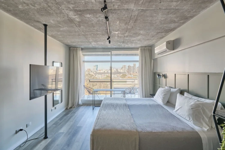 Standard room with balcony and with city view