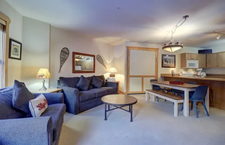 Perfect Ski Condo Steps from the Super Bee & Golf Course - CS325 by Redawning