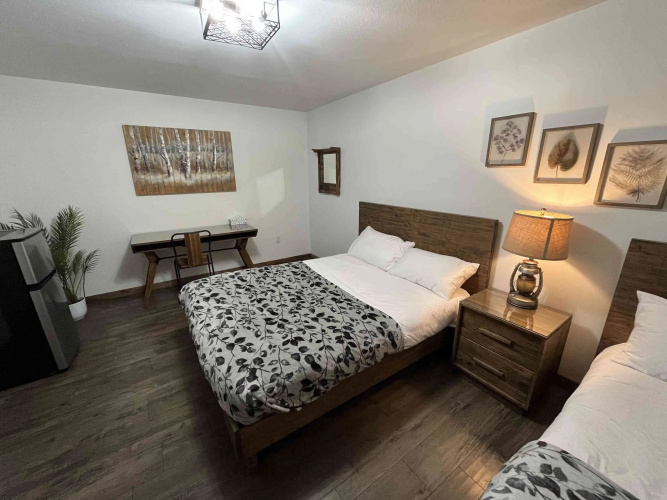 Arctic Divide Inn & Motel