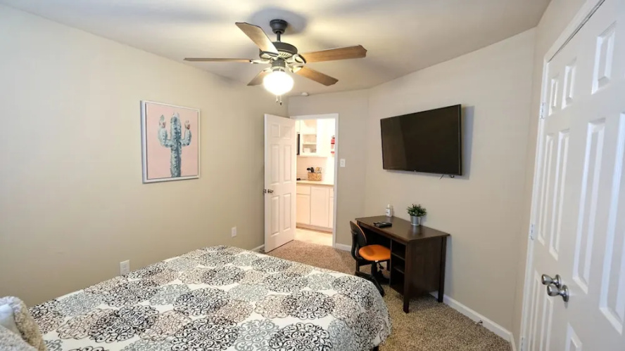 15707 Sandy Hill  Garage