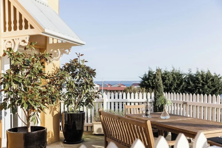 2 Bedrooms Luxury Apartment with sea view