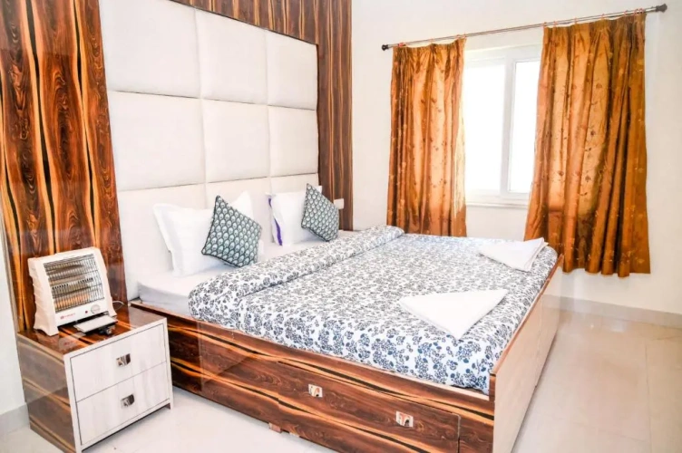 3 Bedrooms Apartment