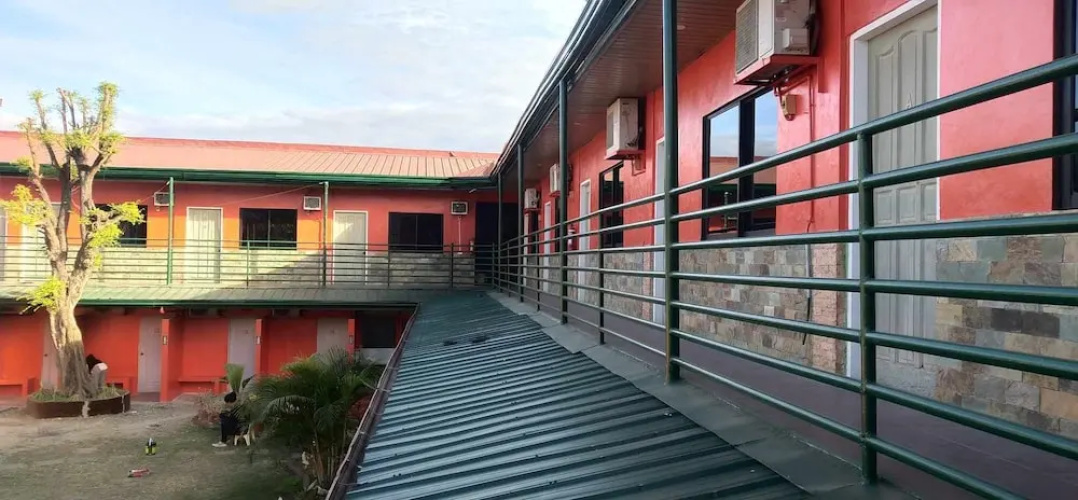 Max Travellers Inn