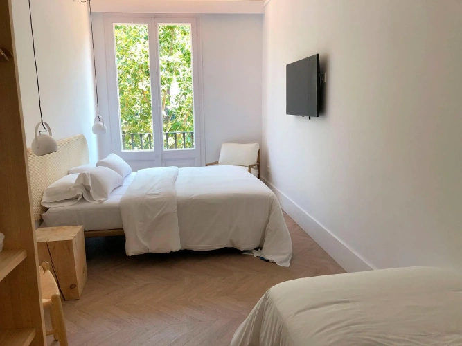 Standard Triple room with city view