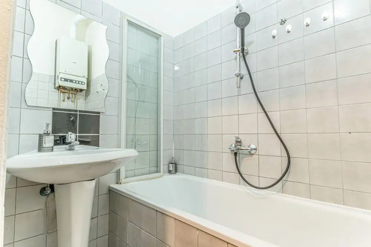 Cozy 2BR Apt Prime Central Spot