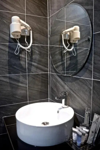Iconic Suites & Pods Hotel
