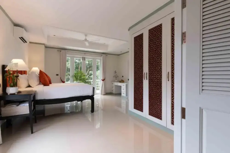 4Bed PoolVillaSteps from the Beach KBR34