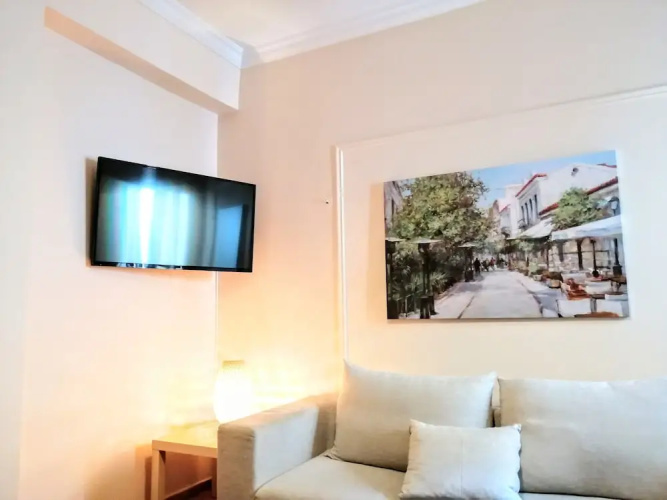Comfortable apartment in Acropolis