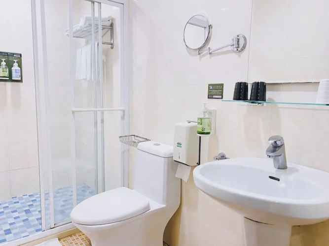 Standard Quadruple room with city view