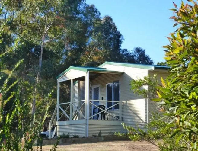 4 Bedrooms Cottage