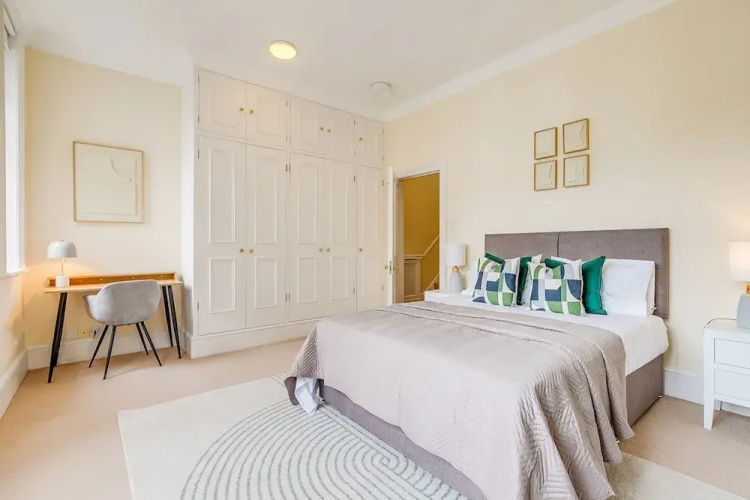 Belgravia - Charming Spacious 4 Bed Home for 9