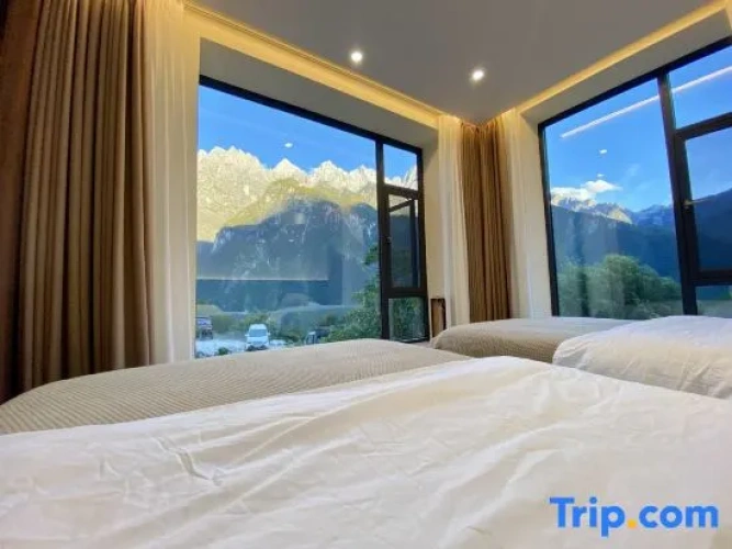Standard Twin room with mountain view