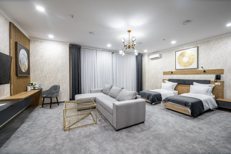 Shah Polan Hotel