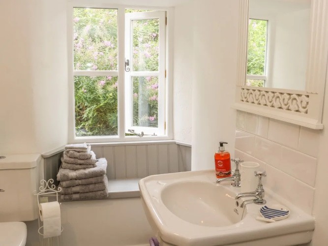 2 Farfield Row