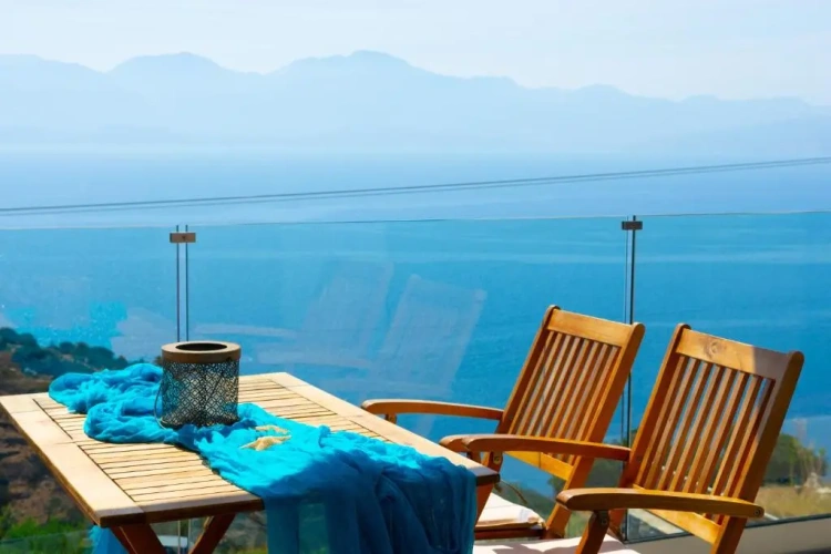 2 Bedrooms Villa