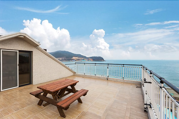 Geoje Beach Mongdol House Pension