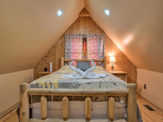 Bear Ridge 3 Bedroom Home with Hot Tub