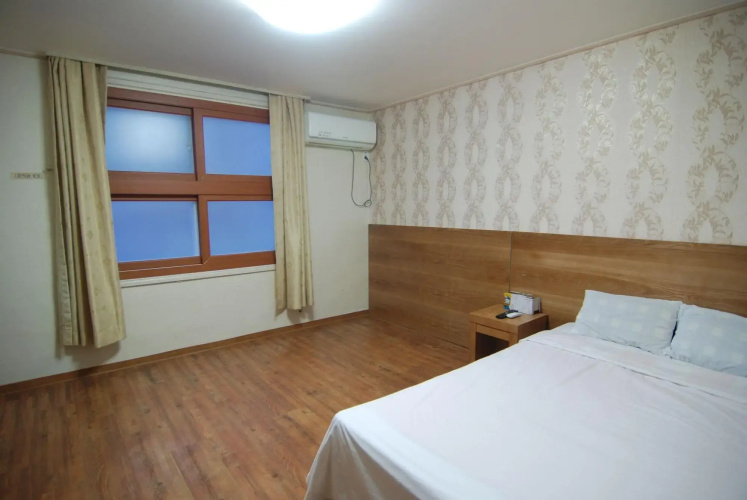 Hotel New World