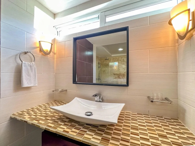 Beautiful 2 BR Apartment With BBQ