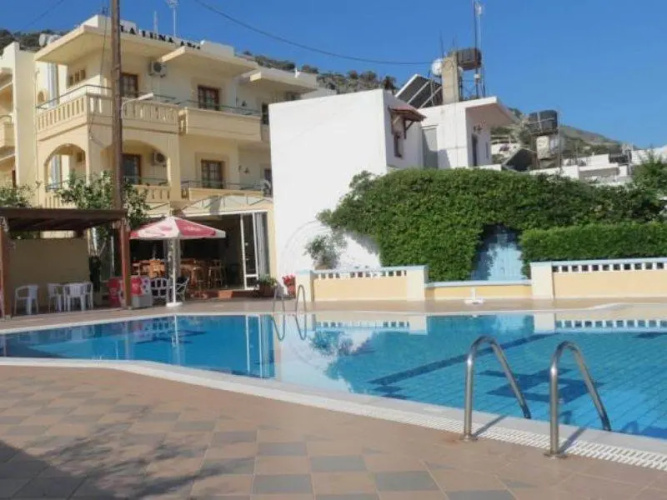 La Luna Apartments