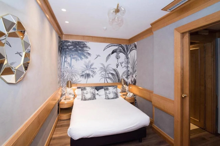 Hotel White
