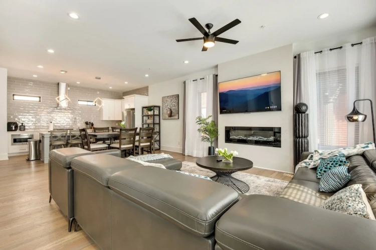 3 Bedrooms Cottage with balcony