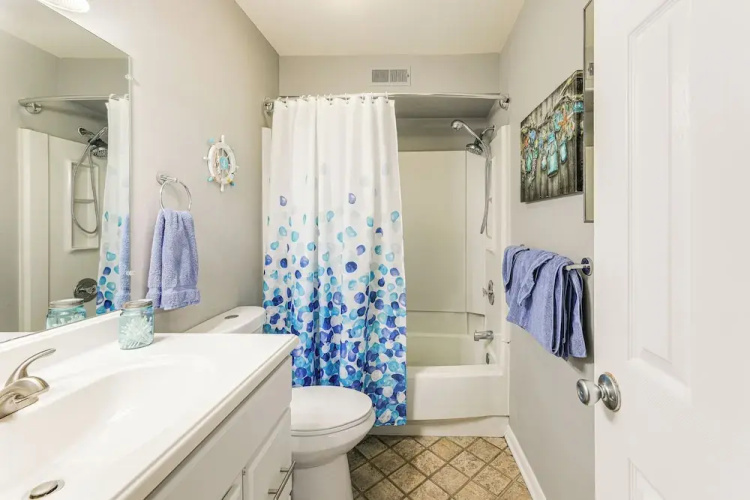 2 Mi to Rehoboth Beach: Condo w/ Pool Access!