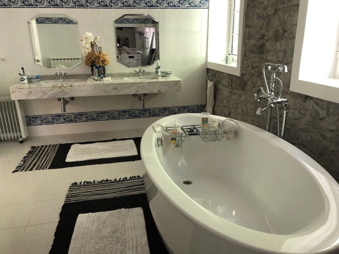 Villa-sleeps2-garden-private Park