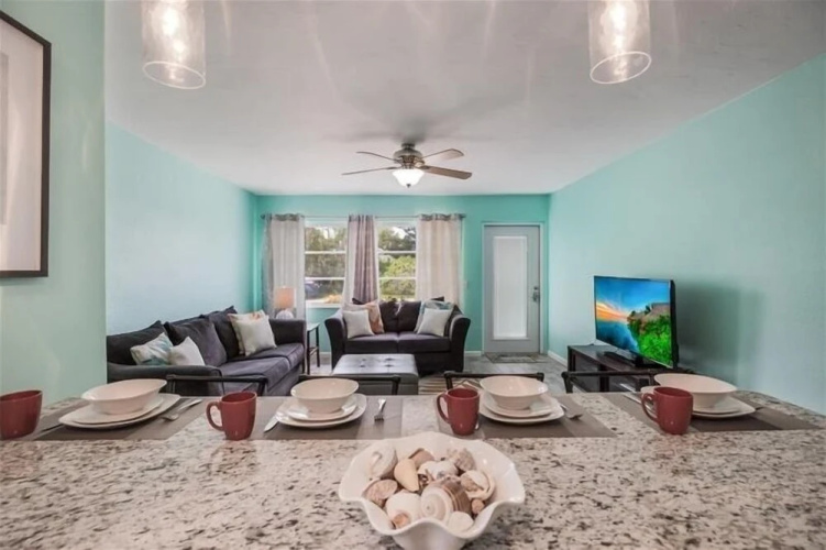 Anna Maria's Dream 2 Bedroom Villa by RedAwning