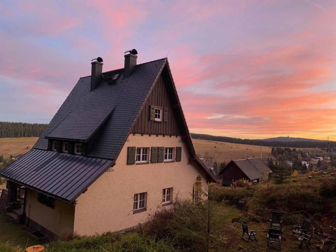 5 Bedrooms Cottage