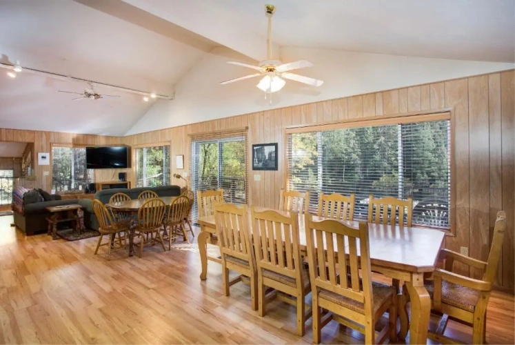 5 Bedrooms Cottage