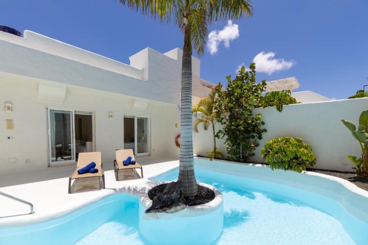 3 Bedrooms Villa