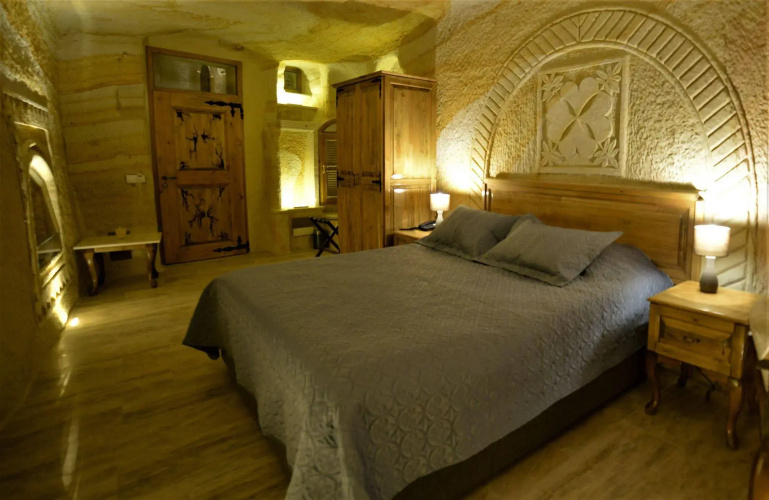 Crassus Cave Hotel