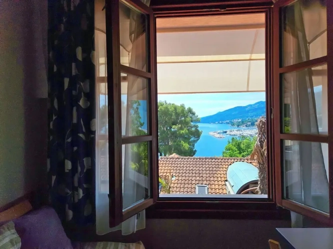 1 Bedroom Luxury Apartment with sea view