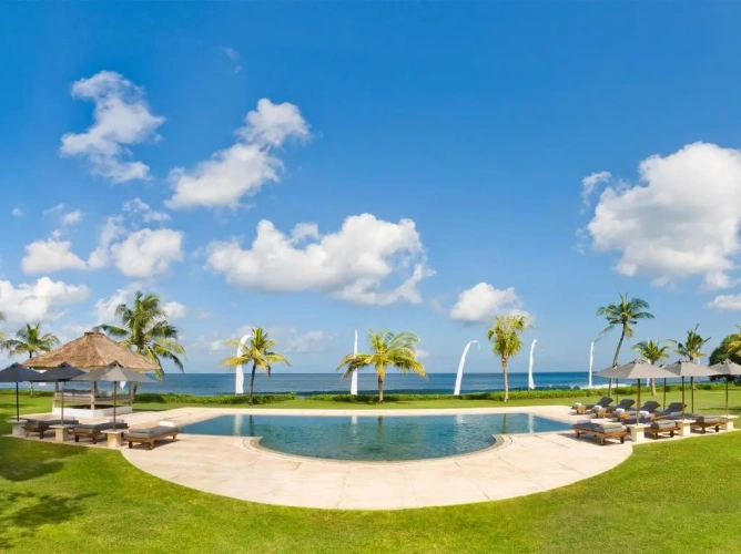 5 Bedrooms Villa