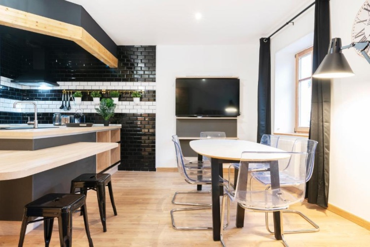 2 Bedrooms Apartment