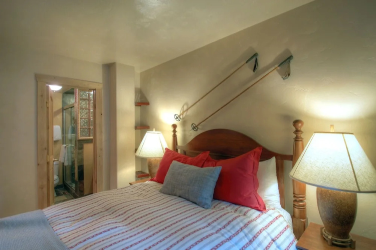 127 Ridgepoint 3 Bedroom Townhouse by RedAwning