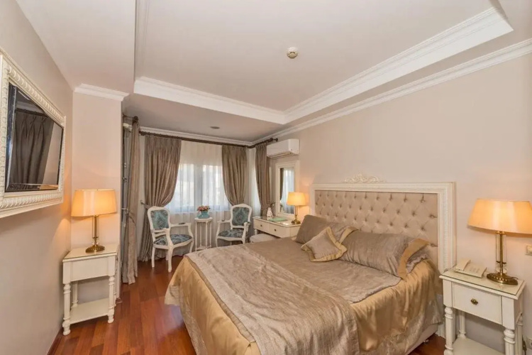 Daphne Hotel