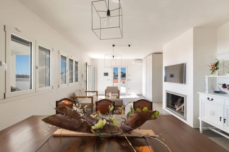 4 Bedrooms Apartment