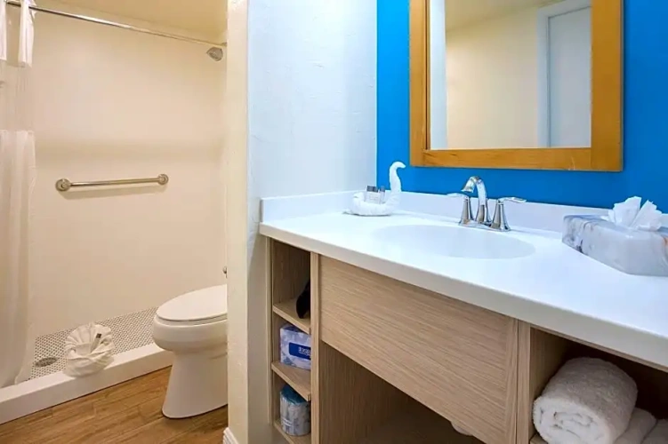 Standard Quadruple room with view