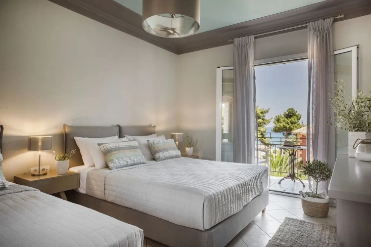 Standard Triple room with balcony and with sea view
