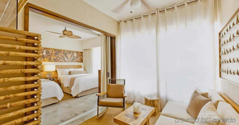 El Mangroove Papagayo, Autograph Collection