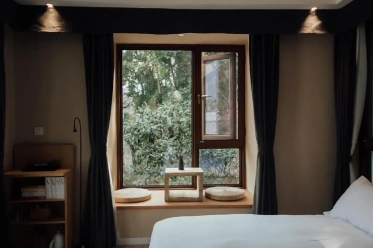 Standard Twin room with garden view
