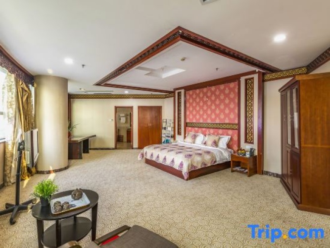 Deluxe Suite