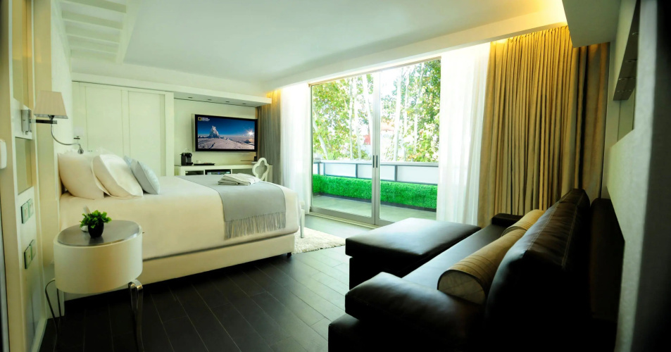 1828 Smart Hotel