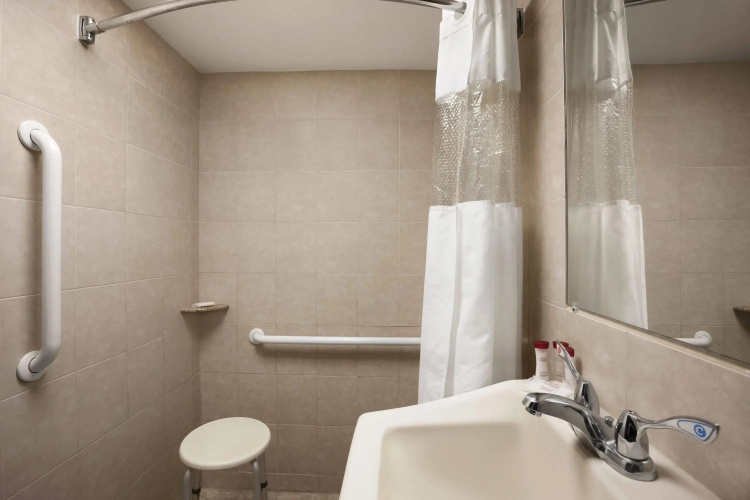 Ramada by Wyndham Rockville Centre