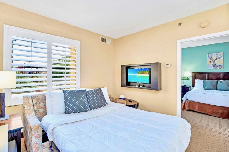 1BR 2 Queens Apt Hotel w Pool Hot Tub